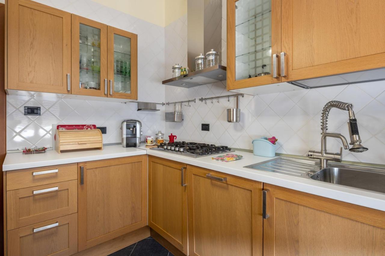 Oltretorrente Ampio Appartamento Con Balconi Parma Exterior photo