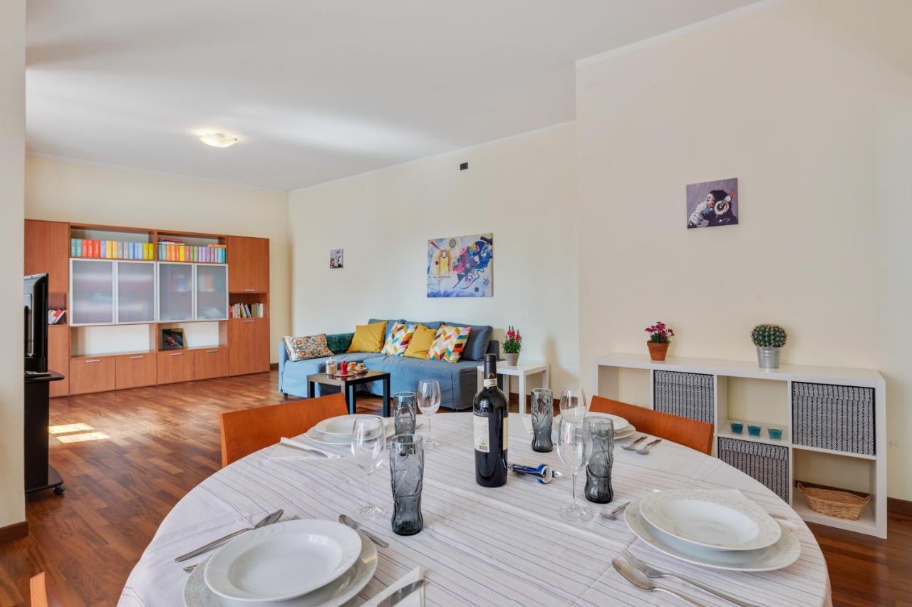 Oltretorrente Ampio Appartamento Con Balconi Parma Exterior photo