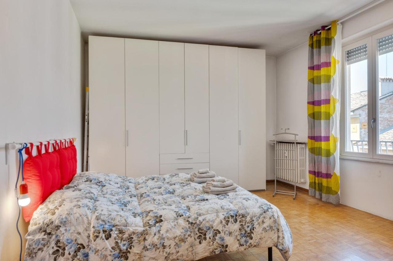 Oltretorrente Ampio Appartamento Con Balconi Parma Exterior photo