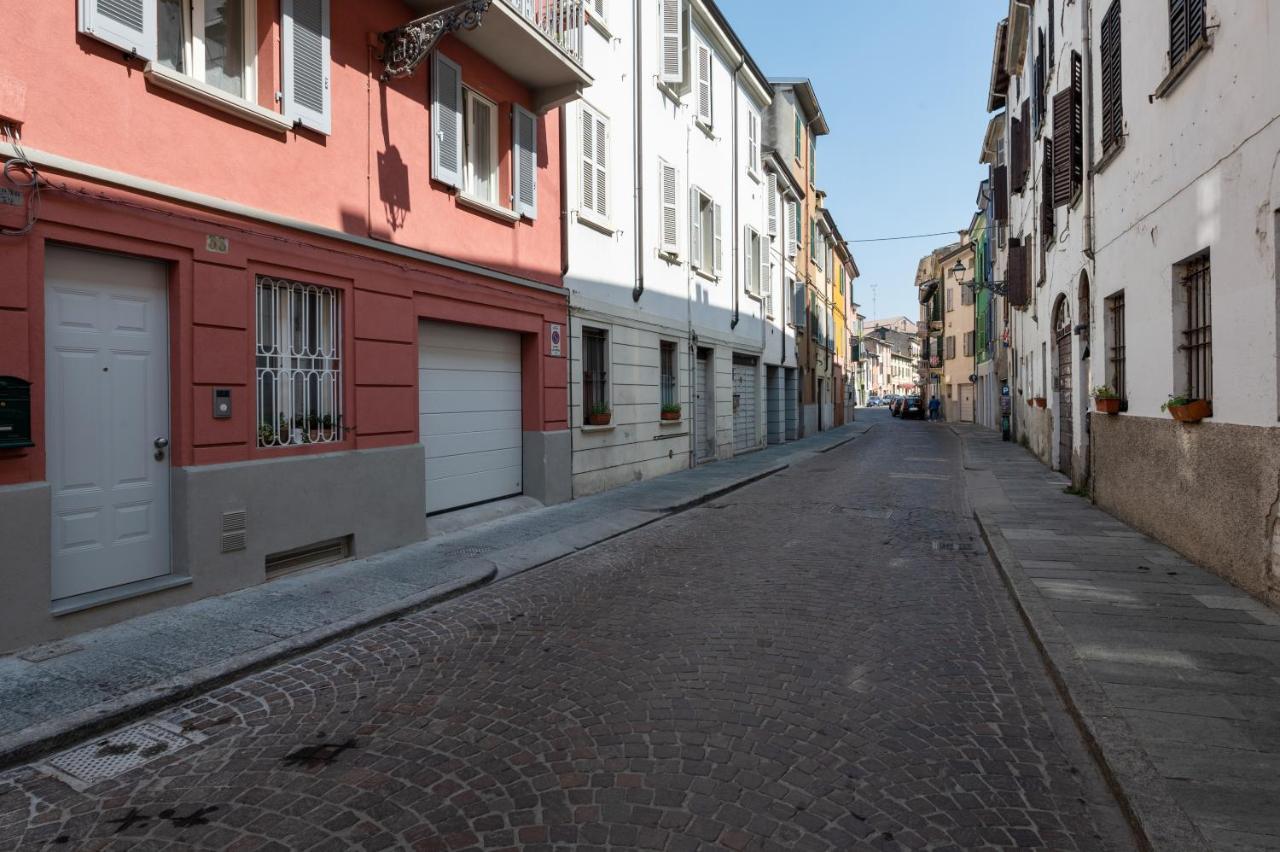 Oltretorrente Ampio Appartamento Con Balconi Parma Exterior photo